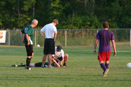 Coaches treat concussed athlete