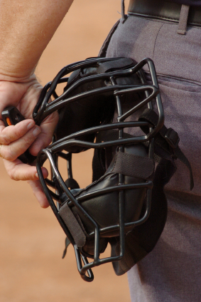 Umpire holding facemask